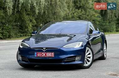 Лифтбек Tesla Model S 2017 в 