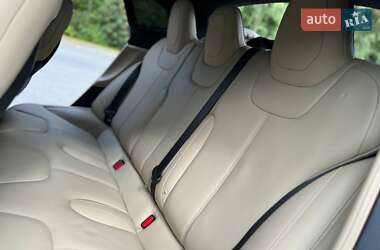 Лифтбек Tesla Model S 2017 в 