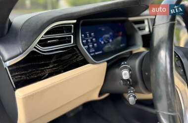 Лифтбек Tesla Model S 2017 в 