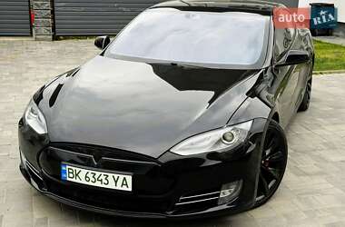 Лифтбек Tesla Model S 2016 в 