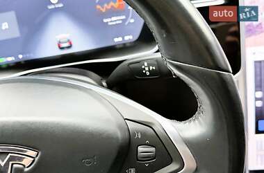 Лифтбек Tesla Model S 2016 в 