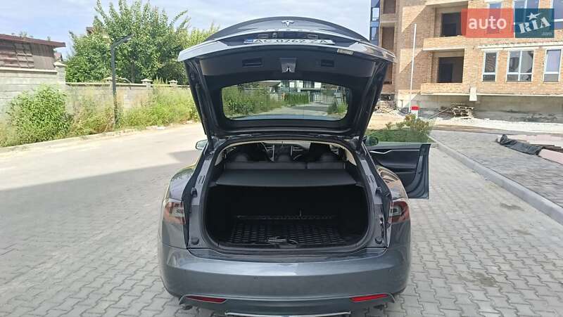 Ліфтбек Tesla Model S 2014 в Рівному