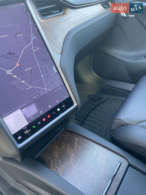 Лифтбек Tesla Model S 2018 в Полтаве