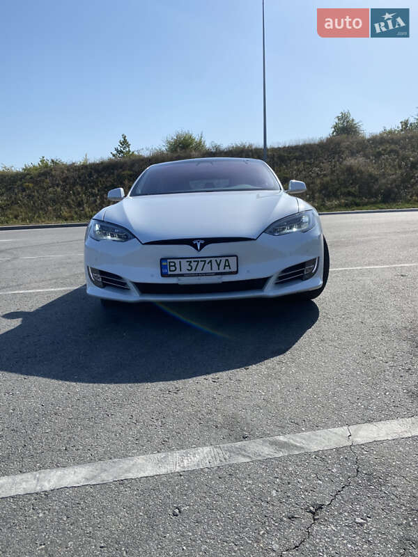 Лифтбек Tesla Model S 2018 в Полтаве