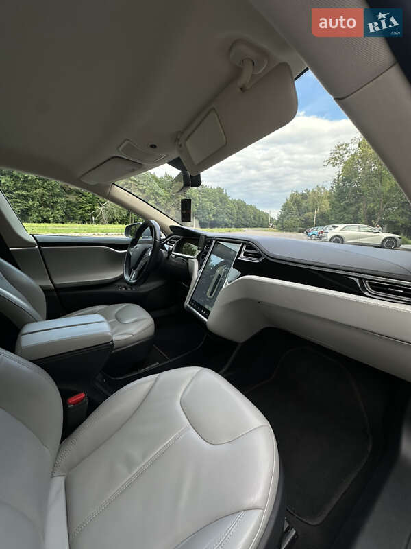 Ліфтбек Tesla Model S 2014 в Рівному