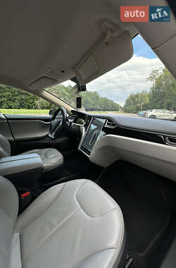 Лифтбек Tesla Model S 2014 в 