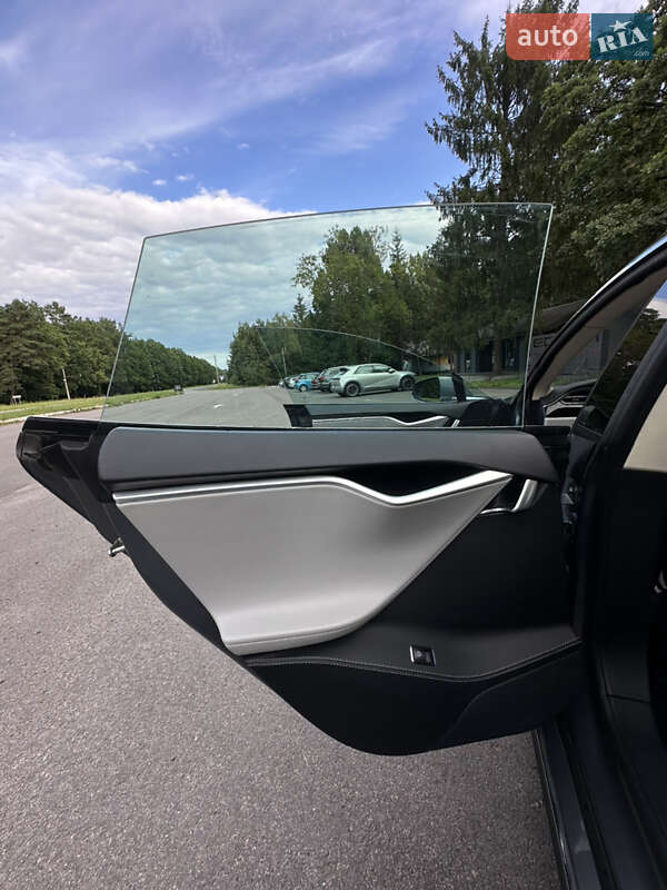 Ліфтбек Tesla Model S 2014 в Рівному