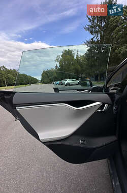 Лифтбек Tesla Model S 2014 в 