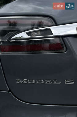 Лифтбек Tesla Model S 2014 в 
