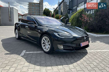 Лифтбек Tesla Model S 2017 в 
