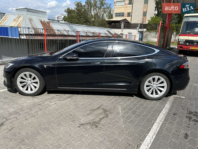 Лифтбек Tesla Model S 2017 в Львове