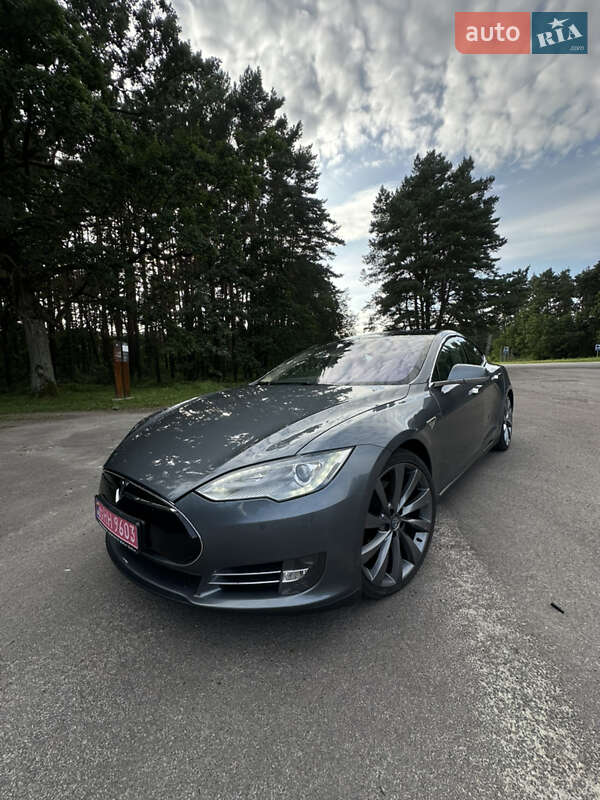 Ліфтбек Tesla Model S 2014 в Рівному