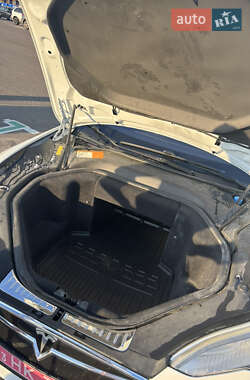 Лифтбек Tesla Model S 2012 в 