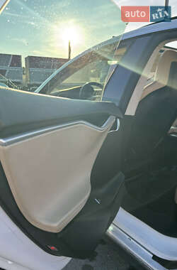 Лифтбек Tesla Model S 2012 в 