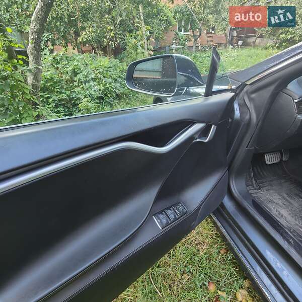 Лифтбек Tesla Model S 2016 в Виннице