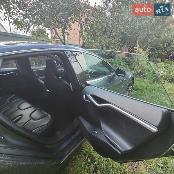 Лифтбек Tesla Model S 2016 в Виннице