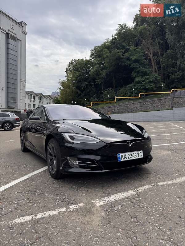 Ліфтбек Tesla Model S 2020 в 