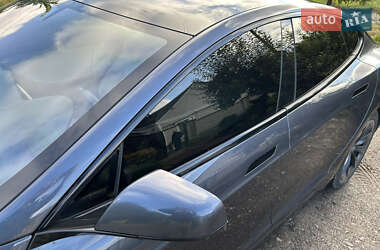Ліфтбек Tesla Model S 2020 в 