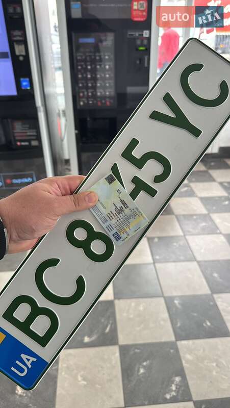 Ліфтбек Tesla Model S 2016 в Львові