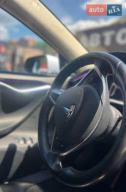 Ліфтбек Tesla Model S 2013 в 