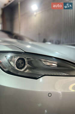 Ліфтбек Tesla Model S 2013 в 