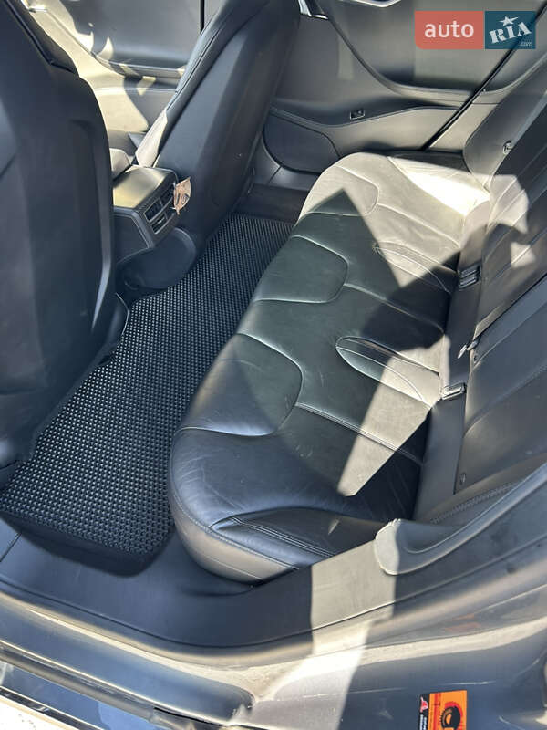 Ліфтбек Tesla Model S 2013 в Херсоні