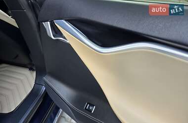 Лифтбек Tesla Model S 2014 в 