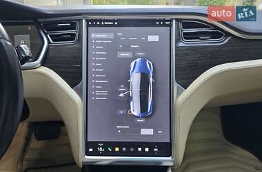 Лифтбек Tesla Model S 2014 в 