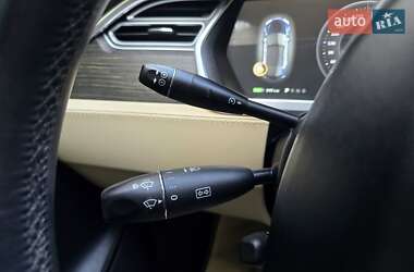Лифтбек Tesla Model S 2014 в 