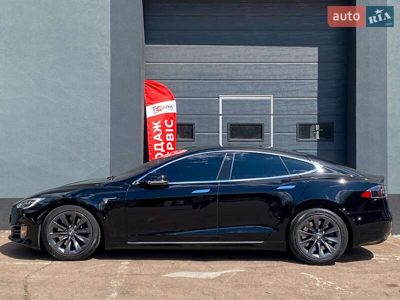 Лифтбек Tesla Model S 2020 в Киеве