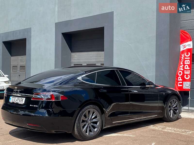 Лифтбек Tesla Model S 2020 в Киеве