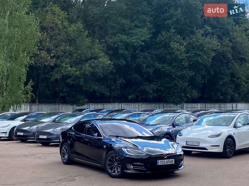 Лифтбек Tesla Model S 2020 в Киеве
