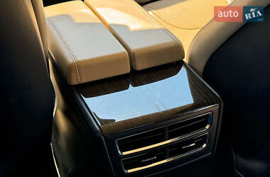 Лифтбек Tesla Model S 2013 в 