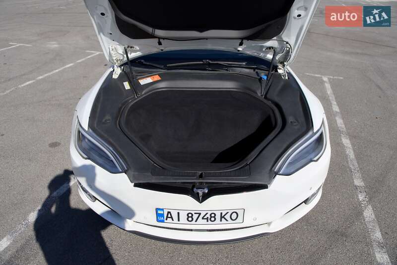 Лифтбек Tesla Model S 2015 в Ирпене