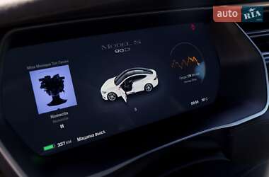 Лифтбек Tesla Model S 2015 в 