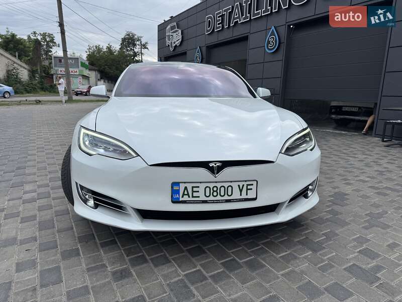 Лифтбек Tesla Model S 2020 в 
