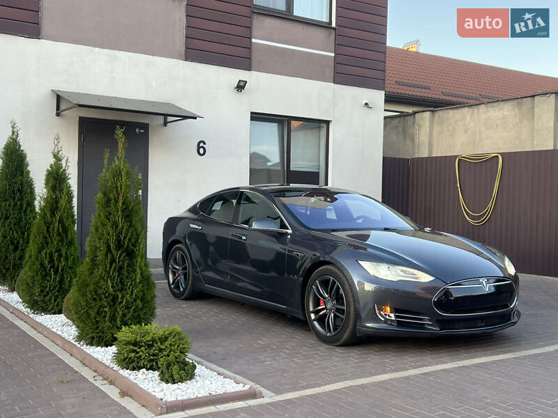 Лифтбек Tesla Model S 2014 в 