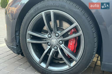 Лифтбек Tesla Model S 2014 в 
