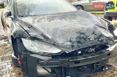Лифтбек Tesla Model S 2016 в Львове