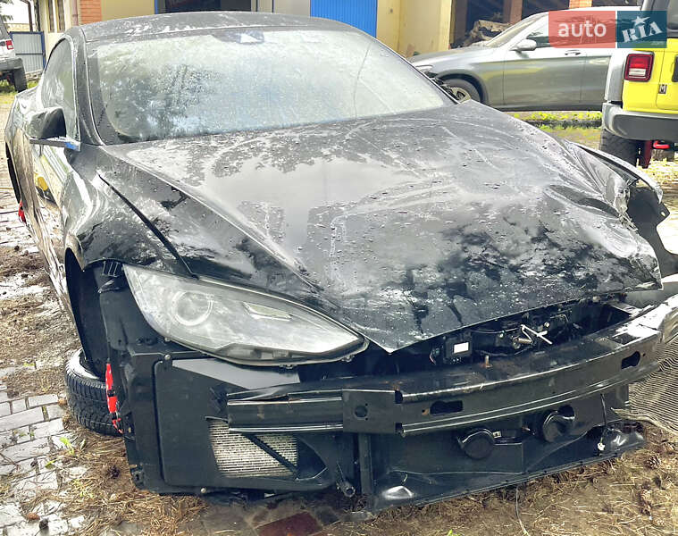Лифтбек Tesla Model S 2016 в 