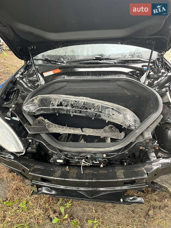 Ліфтбек Tesla Model S 2016 в Львові фото 12 Ліфтбек Tesla Model S 2016 в Львові