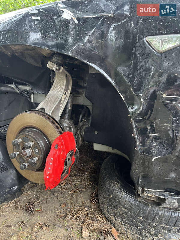 Ліфтбек Tesla Model S 2016 в Львові фото 16 Ліфтбек Tesla Model S 2016 в Львові