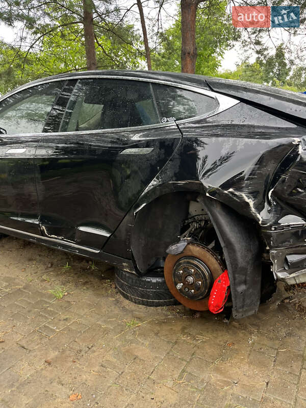 Ліфтбек Tesla Model S 2016 в Львові фото 22 Ліфтбек Tesla Model S 2016 в Львові