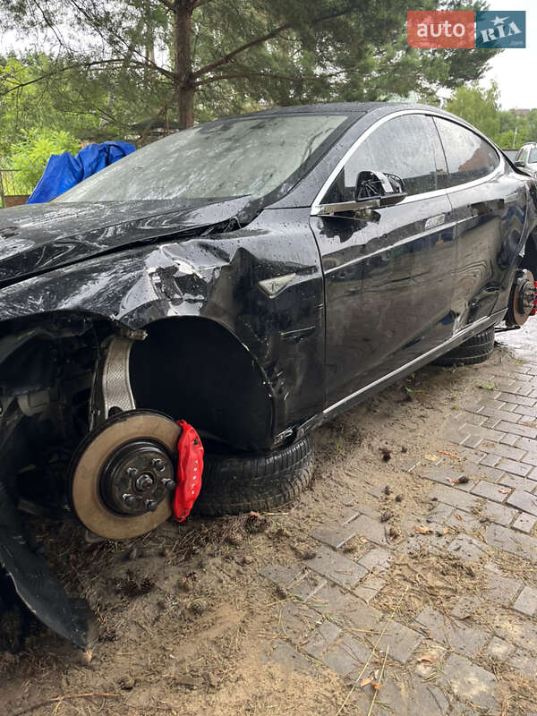 Ліфтбек Tesla Model S 2016 в Львові фото 25 Ліфтбек Tesla Model S 2016 в Львові