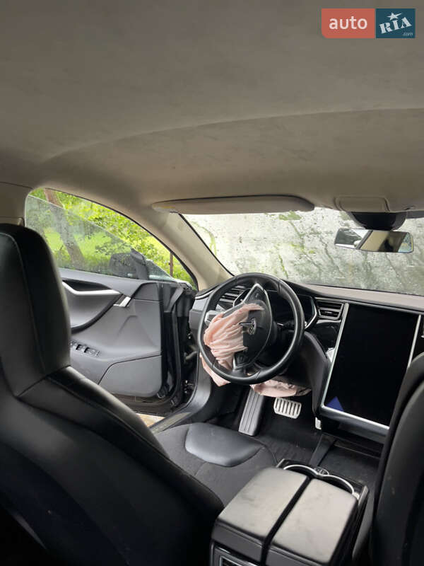 Ліфтбек Tesla Model S 2016 в Львові фото 30 Ліфтбек Tesla Model S 2016 в Львові