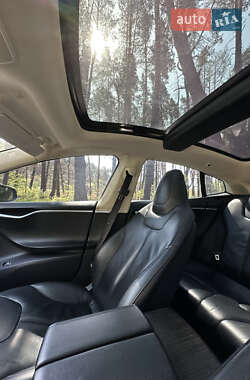 Лифтбек Tesla Model S 2013 в 
