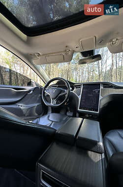 Лифтбек Tesla Model S 2013 в 
