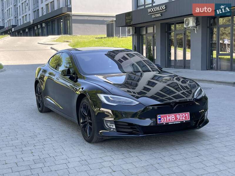 Лифтбек Tesla Model S 2019 в Луцке