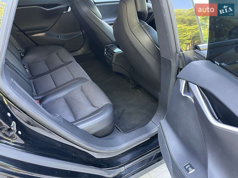 Лифтбек Tesla Model S 2019 в Луцке