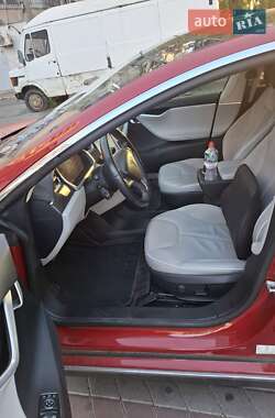 Лифтбек Tesla Model S 2014 в 